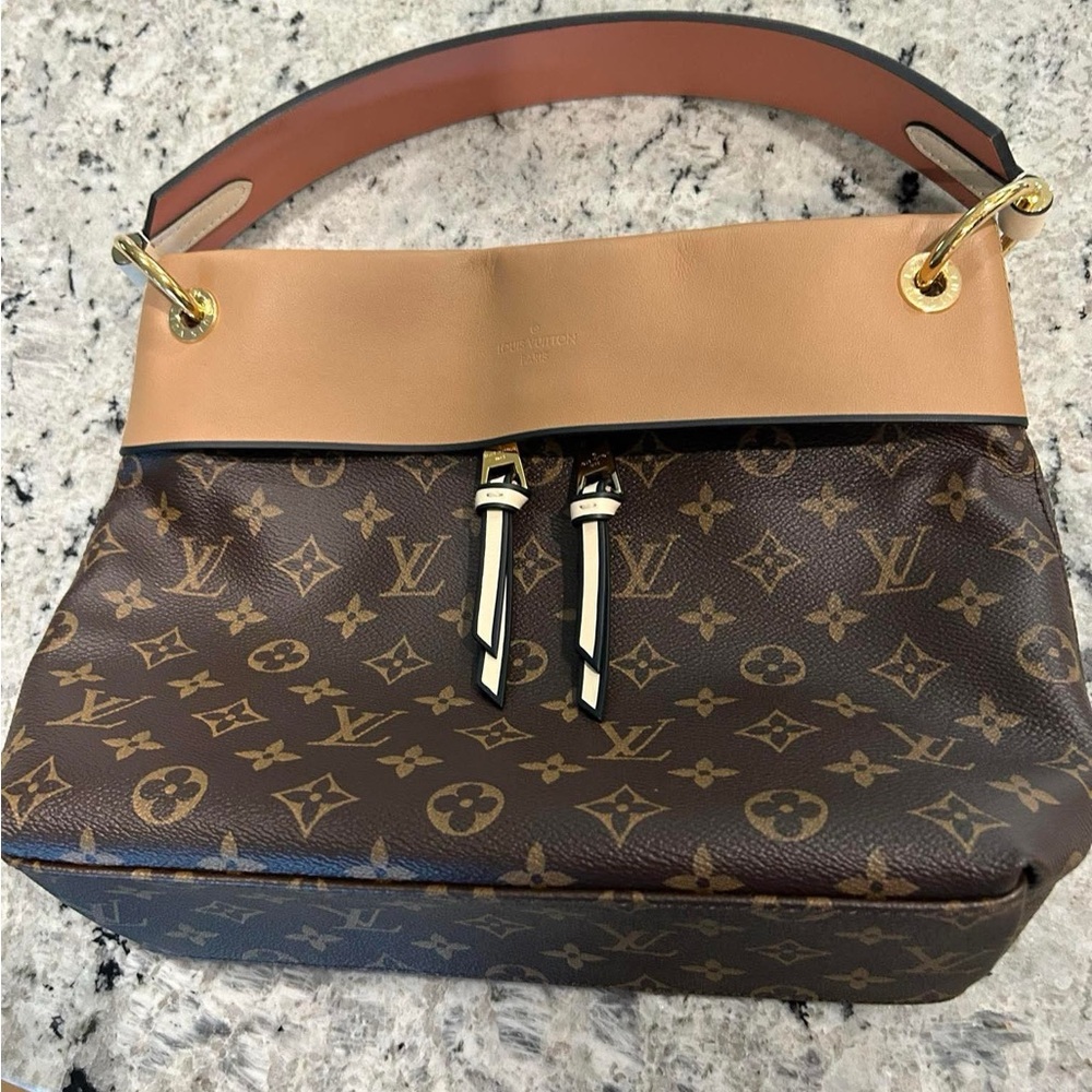 louis vuitton tuileries besace in Sesame Peach Crème